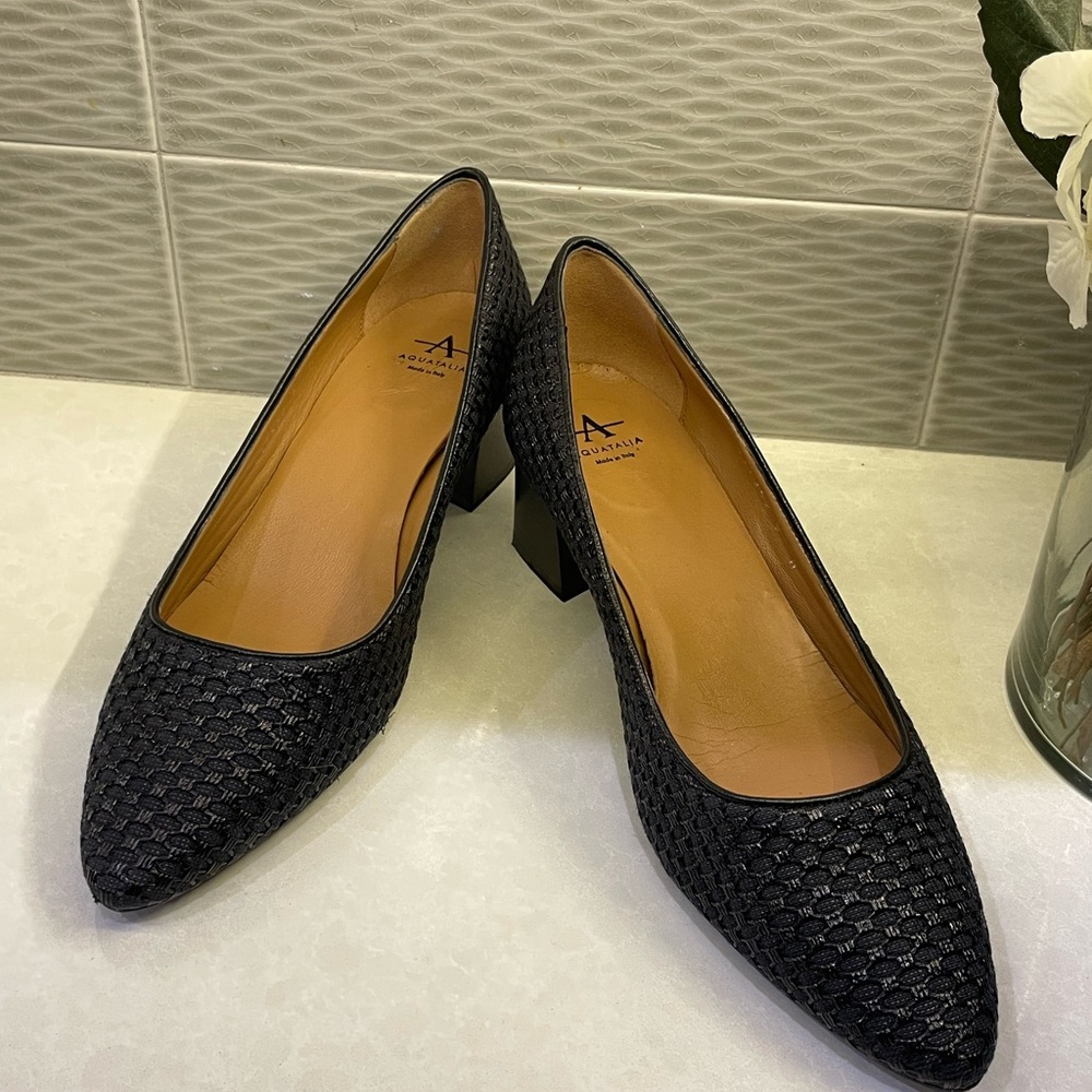 Aquatalia- Black Textured Heels! (Size 9)